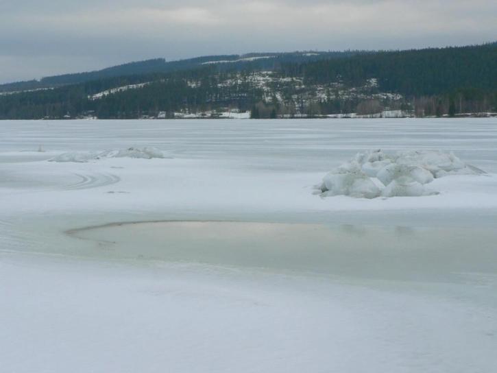 melting, ice, frozen lake water, snowy lakeside