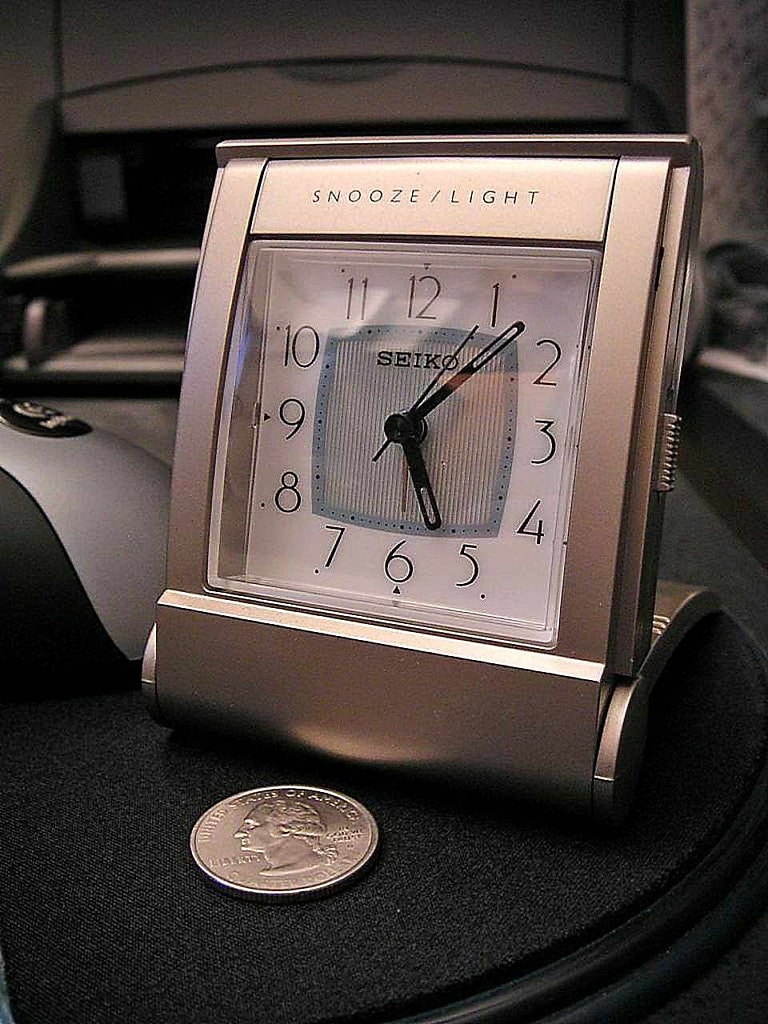 Time desktop. Будильник Seiko. Часы Александер диагональ. Часы для электрика. Вика на час.