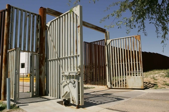 entrada, portão, grande, metal, portão, tubos