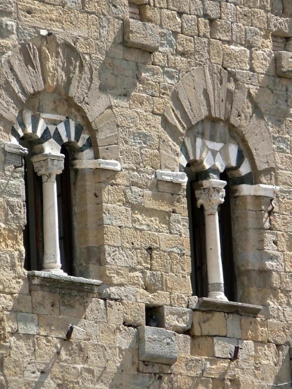 pilier, fenêtres