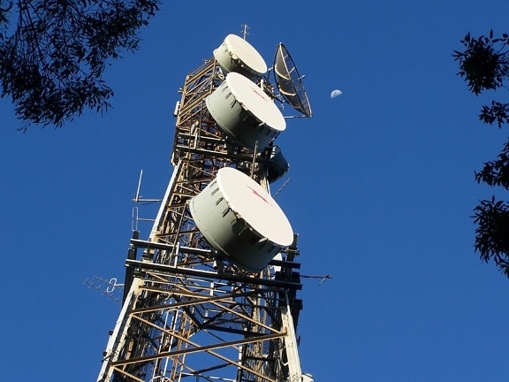communication tower, antenna, relay station