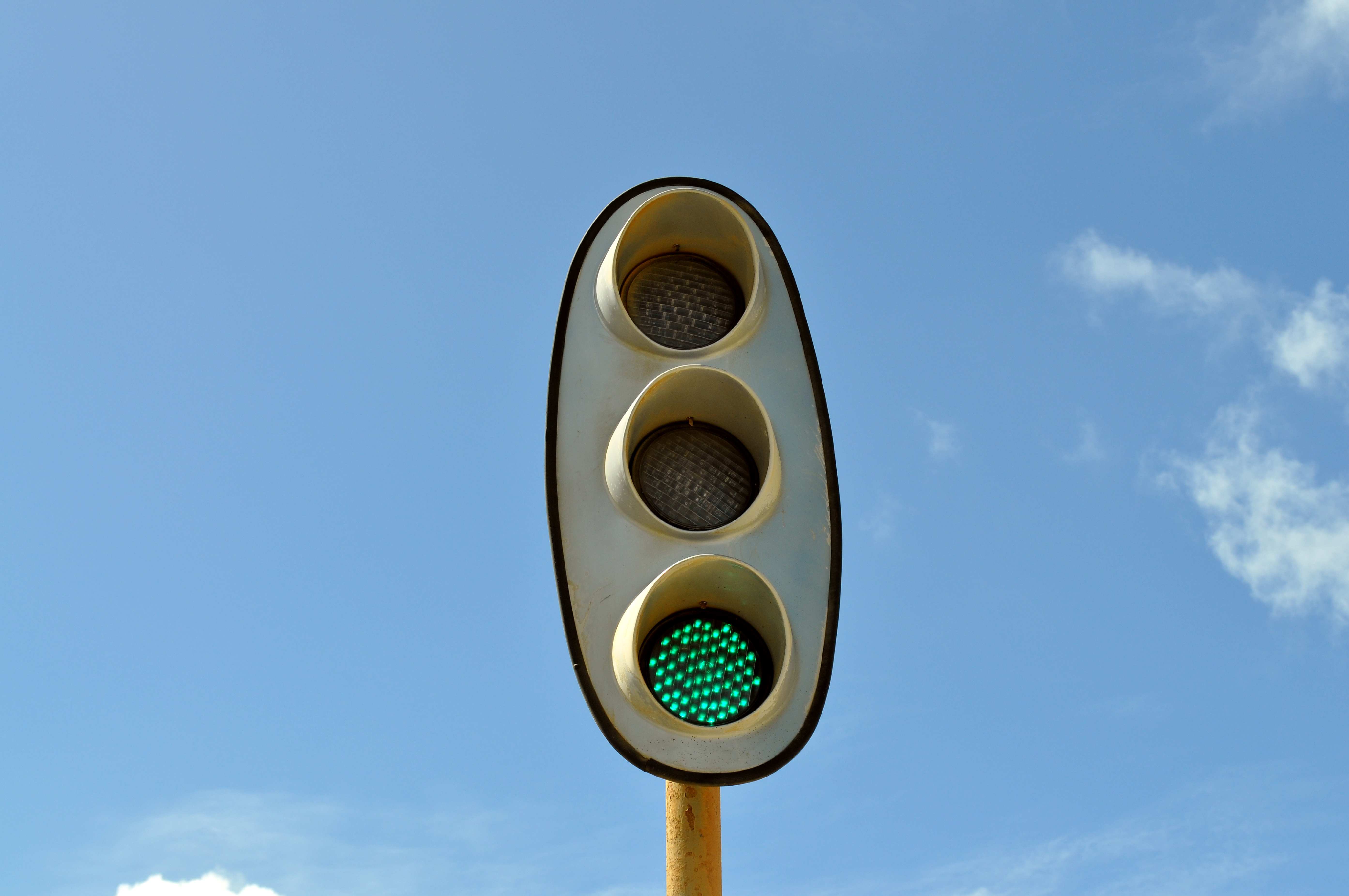 Зеленый светофор жд. Зеленый свет светофора. Зеленый цвет светофора. Японский светофор. Traffic Light Green Light.