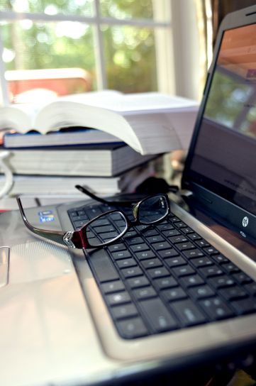 pereche, ochelari de vedere, laptop, tastatura