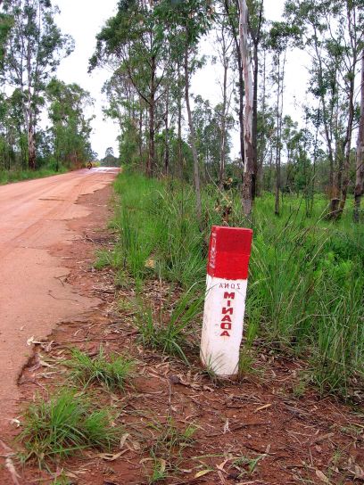 na estrada, sinal, indicando, perigo, minas terrestres