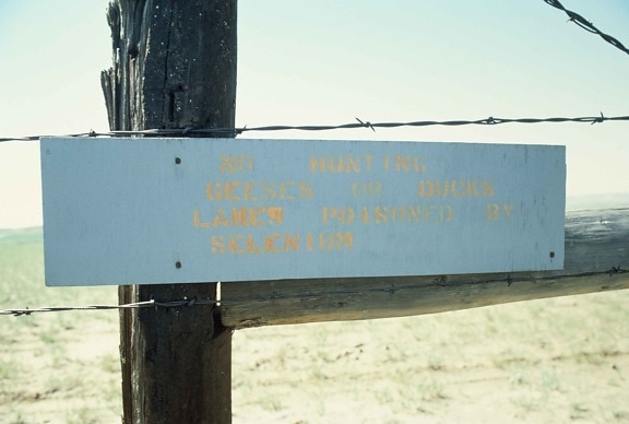 warning, sign, fence, barbed, wire, poisoned, lakes