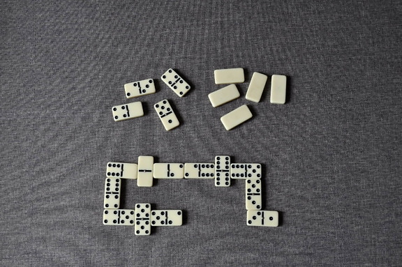 play, dominoes