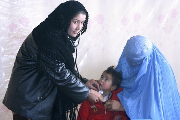 Afghanistan, infirmière, examen, jeune enfant
