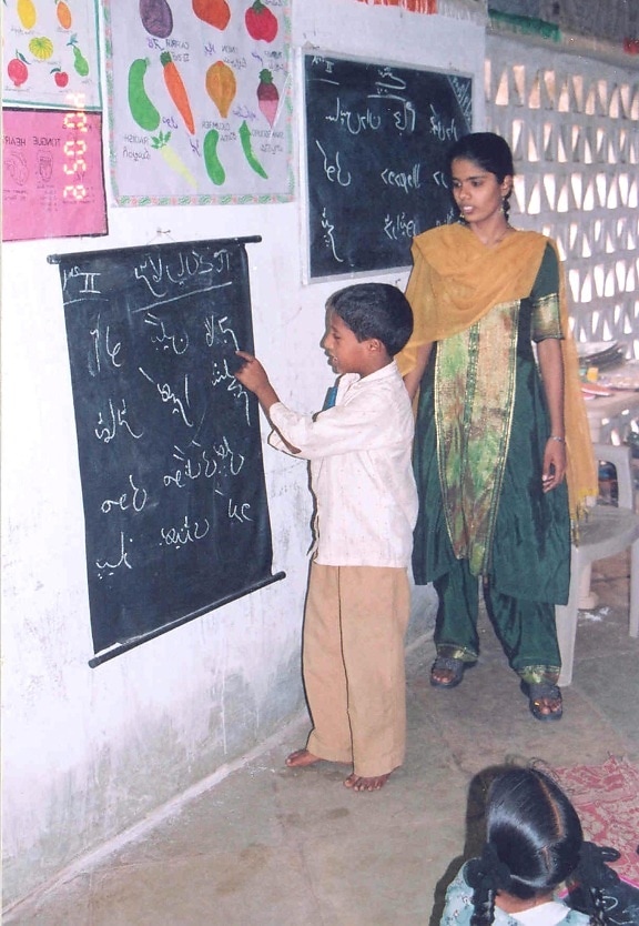 Junge erhält, grundlegende, Bildung, Indien