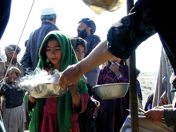 Afghanistan, girls, receive, warm, food