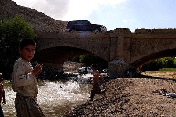 Afganistán, río, camino, reconstrucción, proyecto