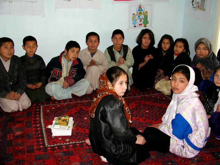 อัฟกานิสถาน เด็กชาย สาว การศึกษา โรงเรียน