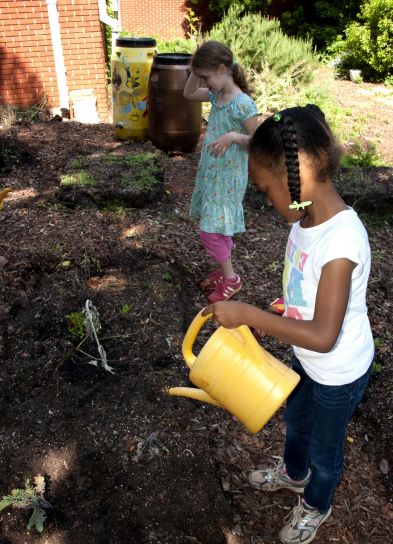 African American, skola flicka, arbete, trädgård