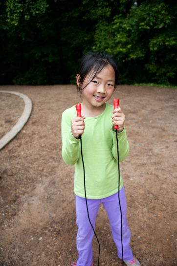 Asiatique, américaine, fille de l'école, photographié, en plein air, jeu