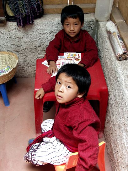 Guatemala, meninos jovens, sala de aula