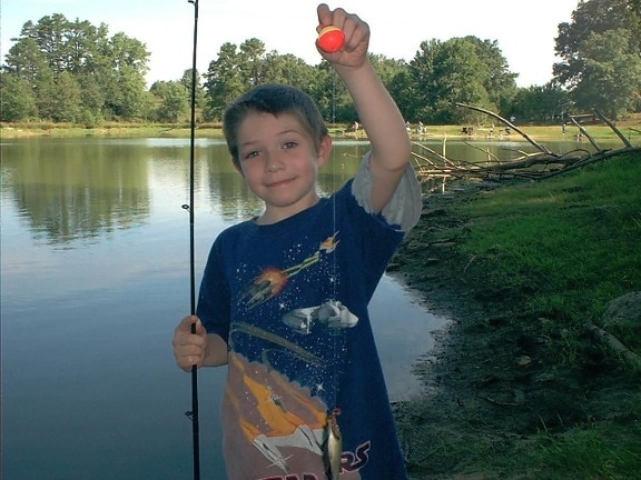 malý, kluk, chytil, ryby