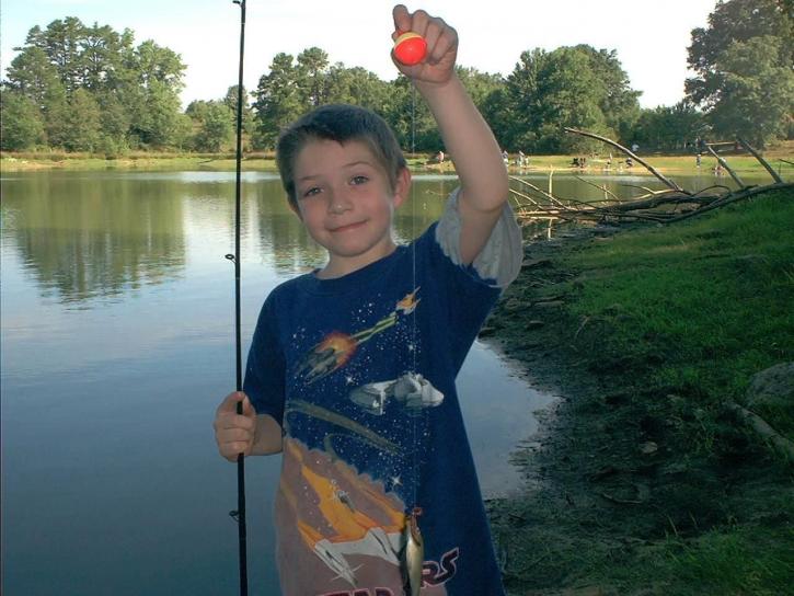 malý, chlapec, chytil, ryby