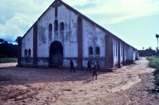 children, standing, outside, church, Yambuku, Zaire