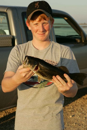 tizenéves fiú, horgászat, gazdaság, basszus, hal