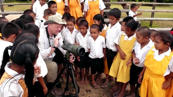 okul çocukları, köy, Surama, Guyanas rolü, modeli, yol, topluluk, turizm