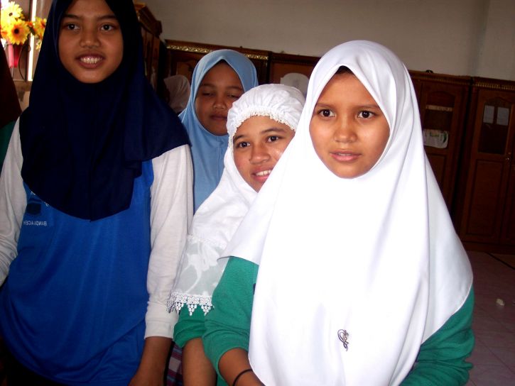 ประจำ โรงเรียน นัก เรียน Dayah, Terpadu, Inshafuddin ได้รับ สิ่ง ตาม การศึกษา