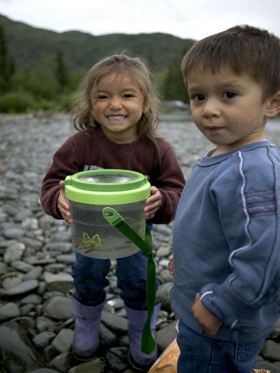 twee, jonge kinderen genieten, dag-, visserij-, rivier