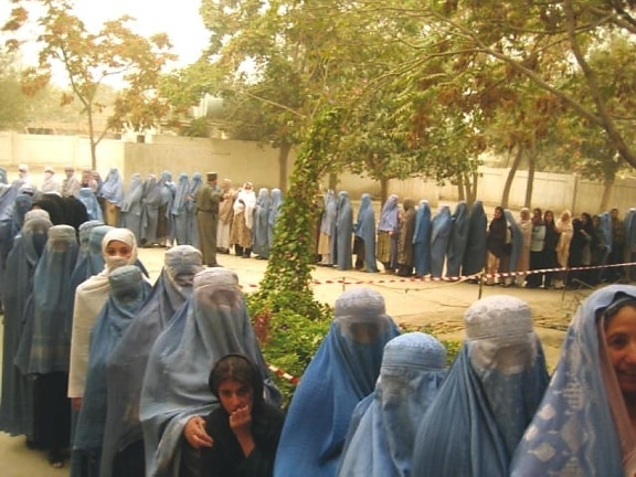 Afghanistan, kvinner, stativ, linje, stemme