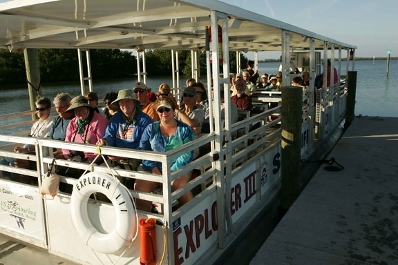 passeggeri, turisti, in barca
