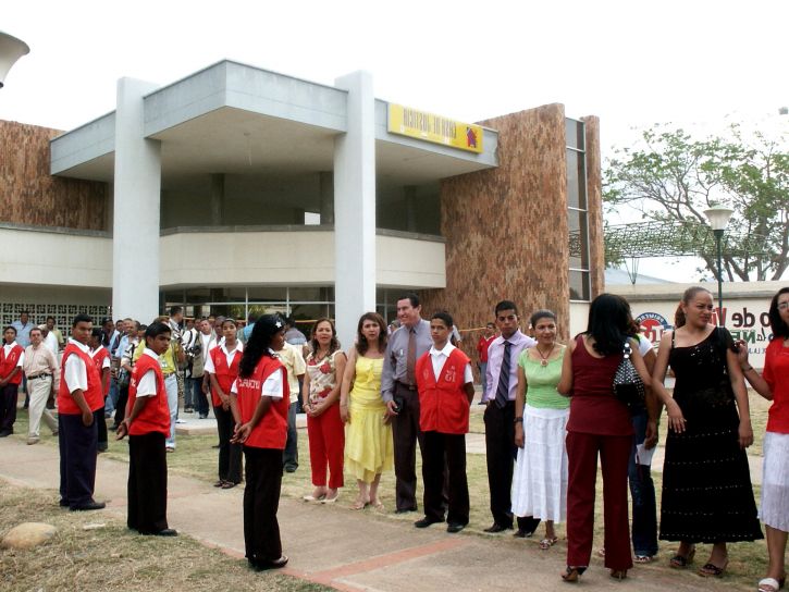neighorhood, assembles, entrance, inaugurate, casa, Justicia, Nevada, Colombia
