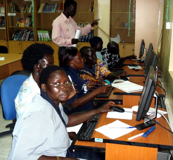 women, participate, computer, skills, training