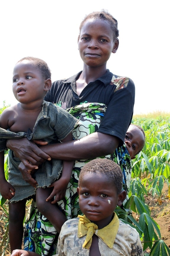 Democratic republic Congo, women, children, field works
