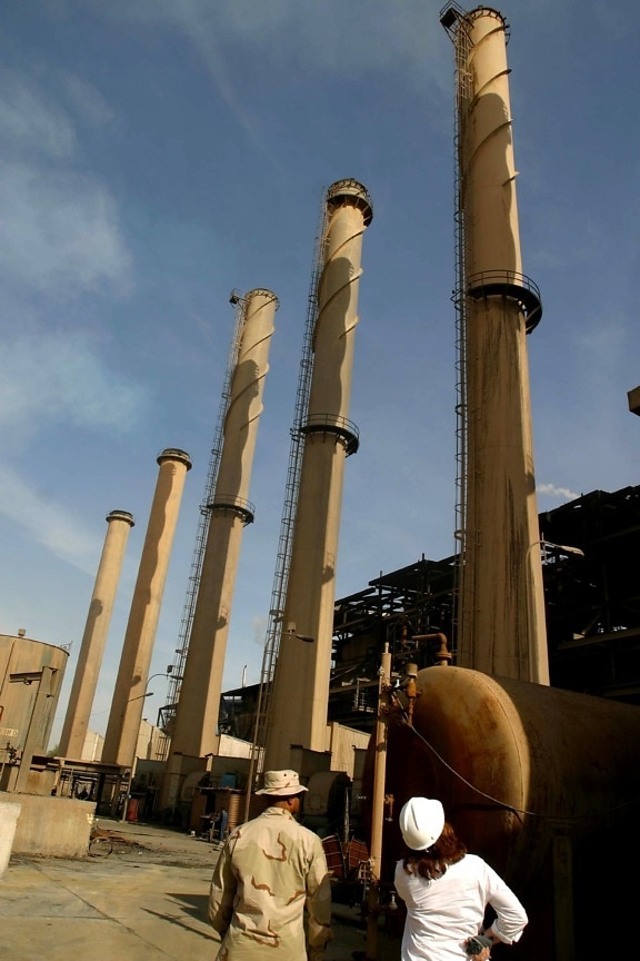 engineers-inspect-chimney-stacks-550x825.jpg