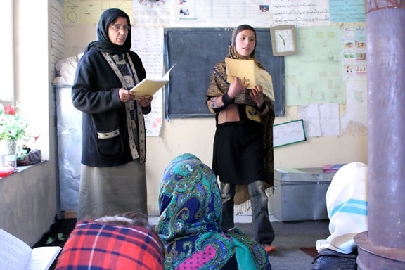 Afganistan, fete, participa, de învăţare, clasa