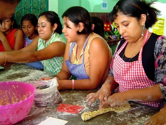 zaneprázdněný, matka, Guatemala, učí, mládí, vaření, dovednosti, pomoci, přežít