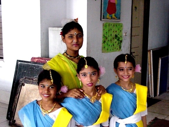 tanssia, tytöt, Bangladesh