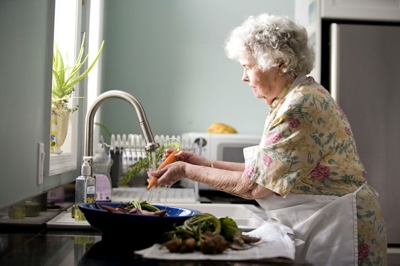 пожилым людям, женщина, кухня, процесс, машина, еда, свежие, вода
