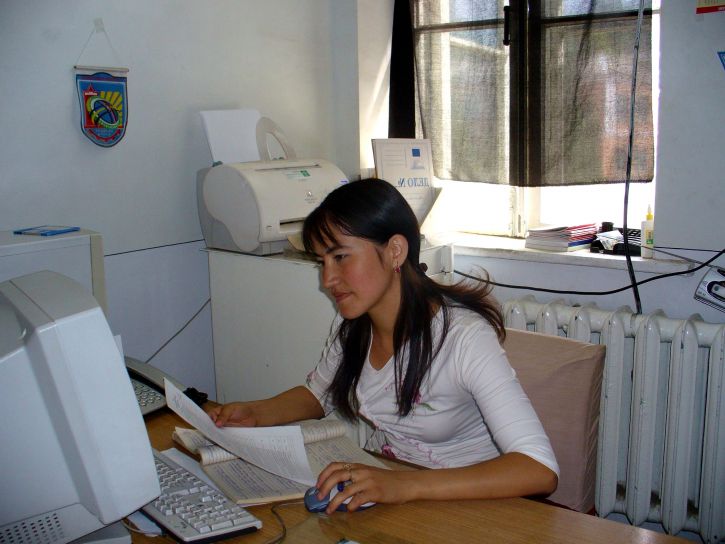 Κιργιζία, νεαρά κορίτσια, wo, ενδιαφέρον, πολίτη, συμμετοχής, οδηγεί, συμμετοχή