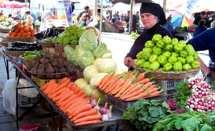 mulheres mais velhas, vende, frutas, legumes, carrinho, vizinhança, mercado, Tbilisi