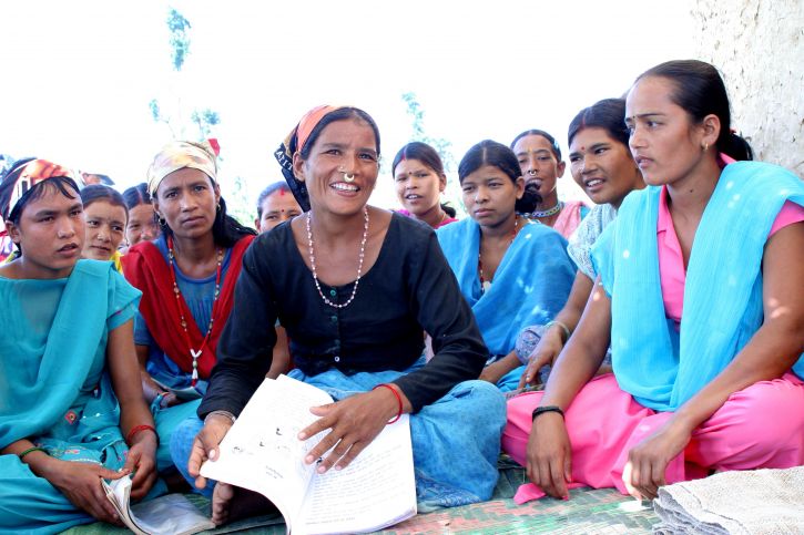 landsbyen, kvinner, Nepalganj, læring, lese, utdannet, tjene penger