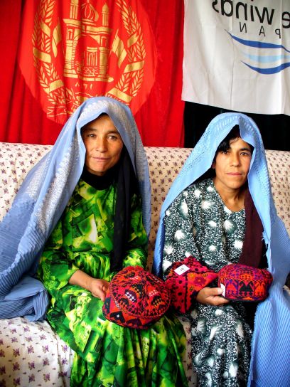 ženy, členovia, Silkwork, výroby, program, severného Afganistanu