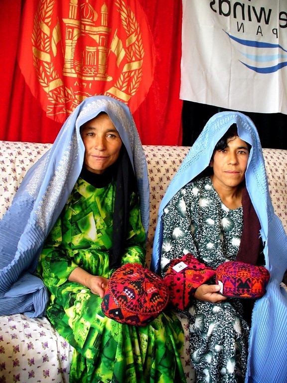 wanita, anggota, Silkwork, produksi, program, bagian utara Afghanistan