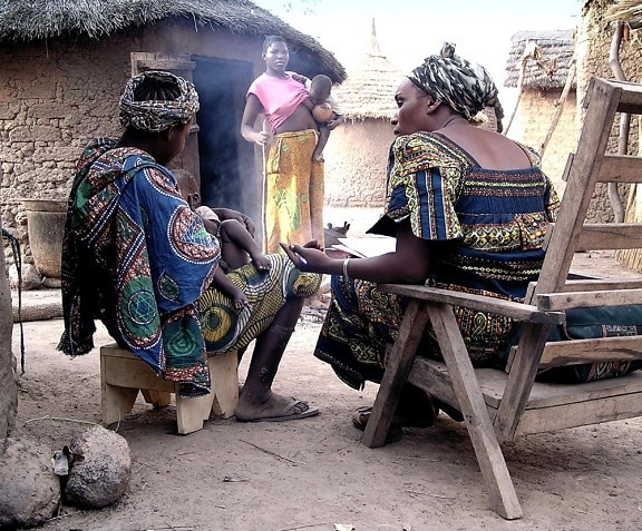 traditionellt klädd, kvinnor, barn, Kedougou, Mali