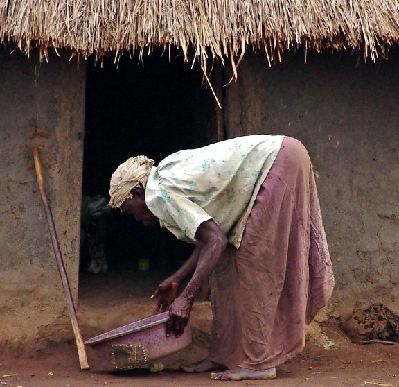 woman, tends, house, village, uganda, Africa
