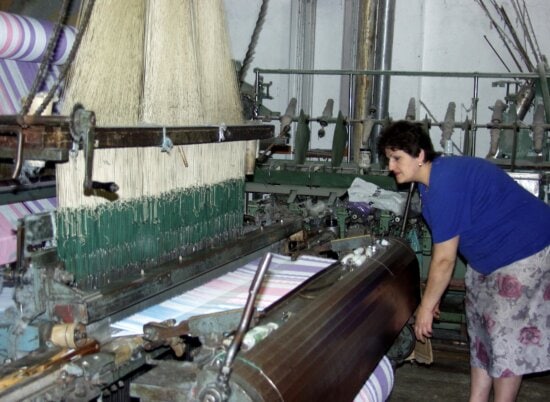 worker, Florjan, factory, tends, massive, loom, towels