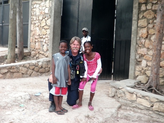 hjælper, børn, lokale, haitianske, børnehjem
