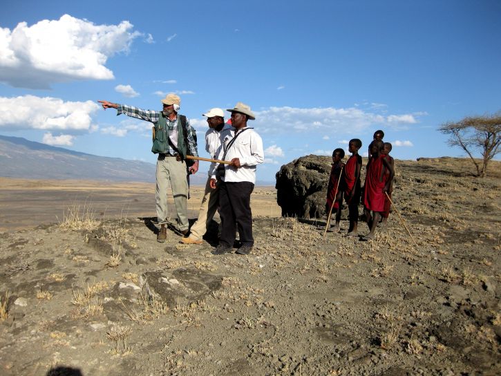 local, children, watch, volcanologist, scientists, discuss, Doinyo, Lengai, volcano, Tanzania
