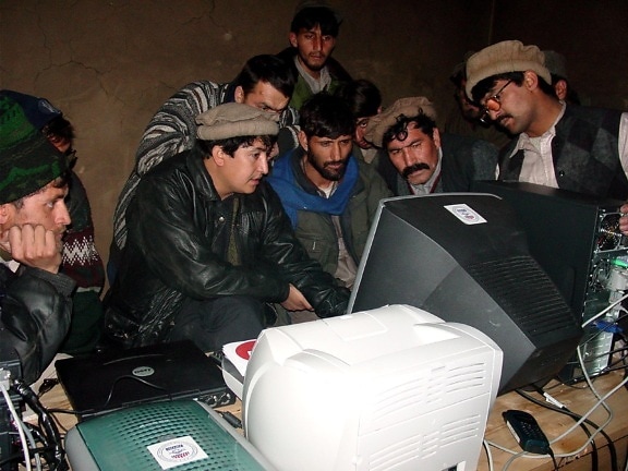 Afganistan, muži, počítač, školenia