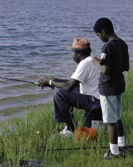 Afro amerikansk far, søn, fiskeri