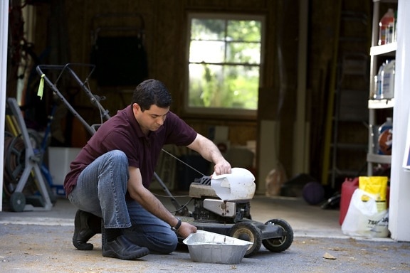 man, process, changing, lawnmowers, oil, disposable, aluminum, catch, pan