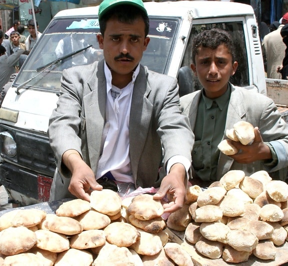 men, sell, goods, Yemen, market