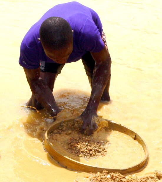 miner, Sierra Leones, looking, diamonds, river